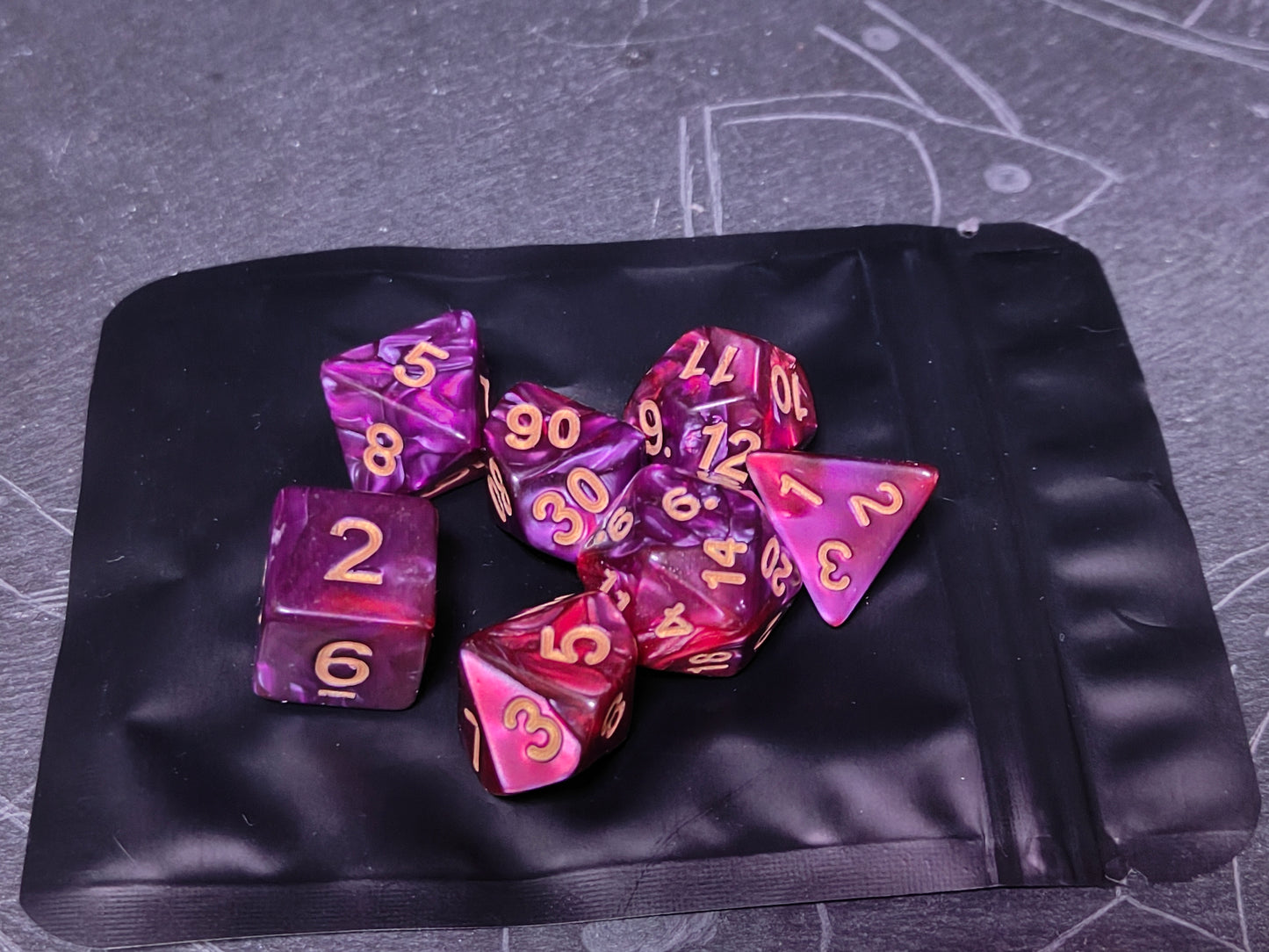 🎲 MiniHalla Mystery Dice Bag – Full 7 Piece RPG Dice Set