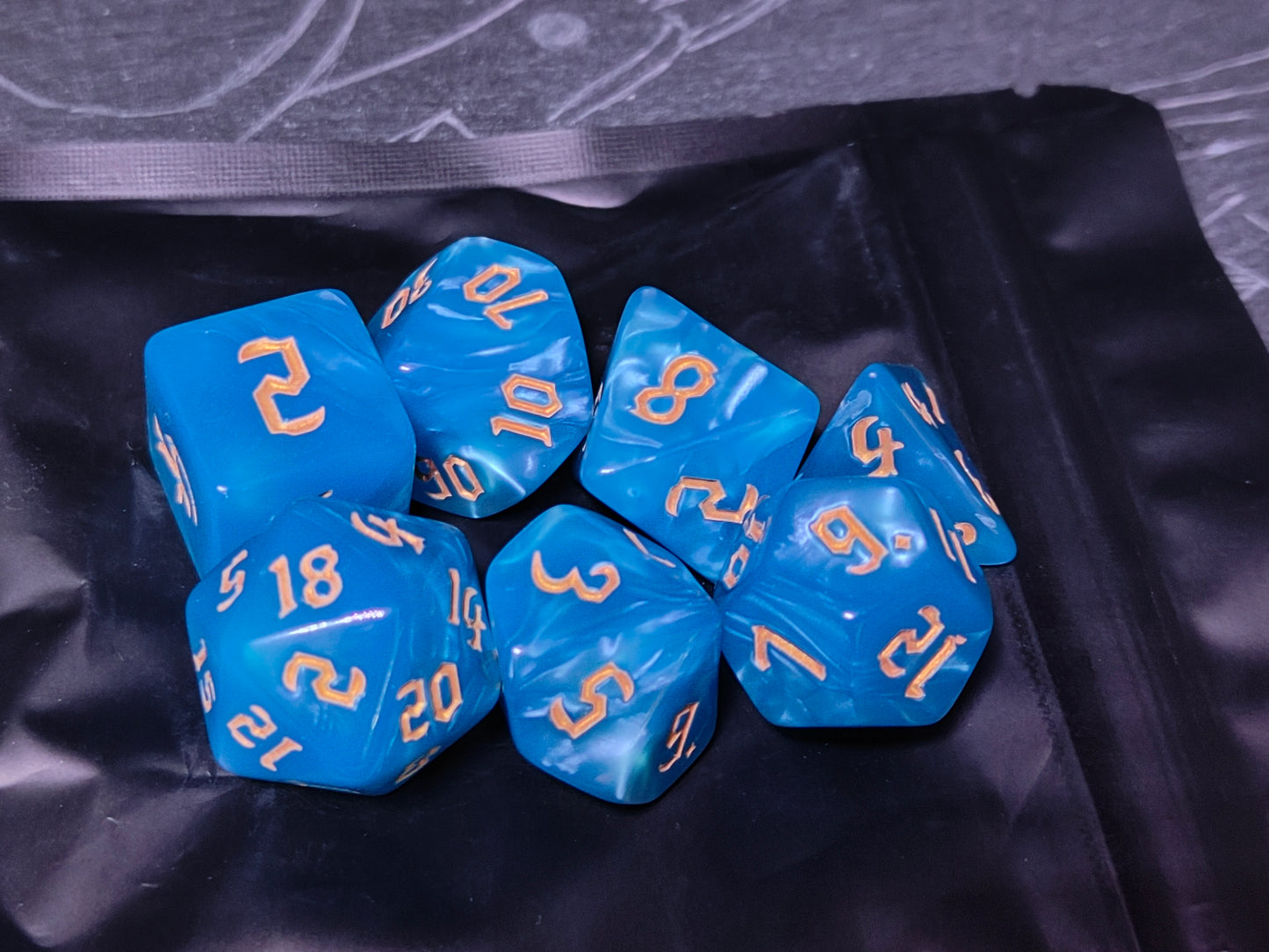 🎲 MiniHalla Mystery Dice Bag – Full 7 Piece RPG Dice Set