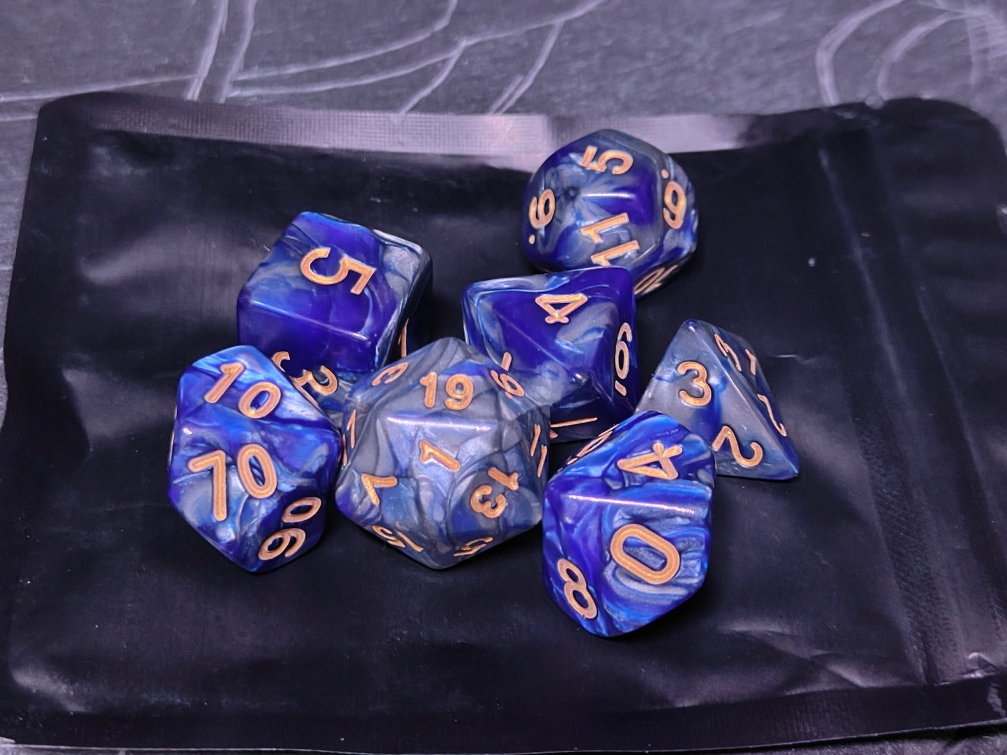 🎲 MiniHalla Mystery Dice Bag – Full 7 Piece RPG Dice Set